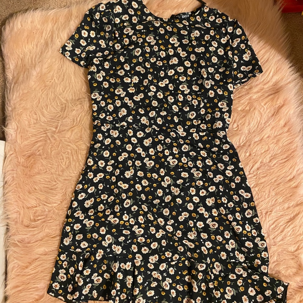 Black Floral Dreas
